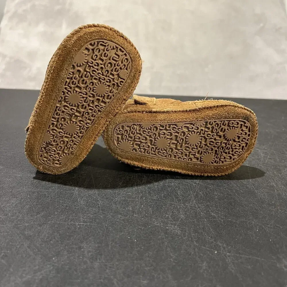 UGG Neumel Boots Infant Size 4/5c Chestnut Suede Shearling Chukka Bootie Crib